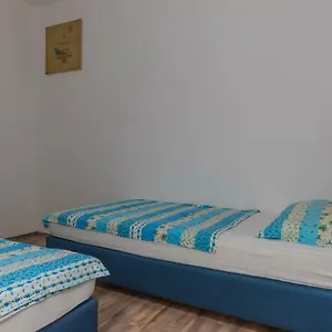  Apartment Maris